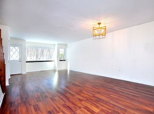 116 Hilltop Dr #116, Weatogue, CT 06089