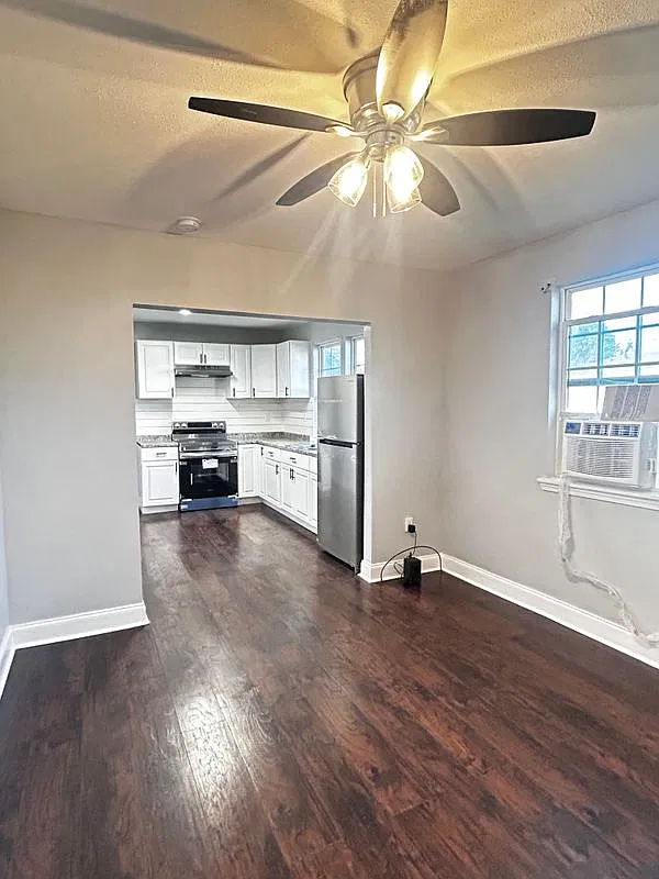 2 bed, 2.0 bath, 975 sqft, $1,350 — Photo 2