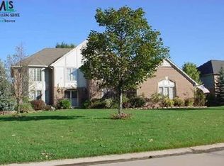 1043 N Home Ln, Bloomfield Hills, MI 48304