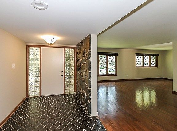2nd image of 731 W Sunset Dr