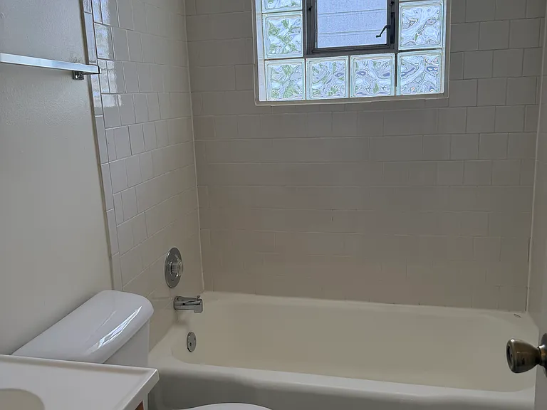 632 E North Broadway St — Photo 16