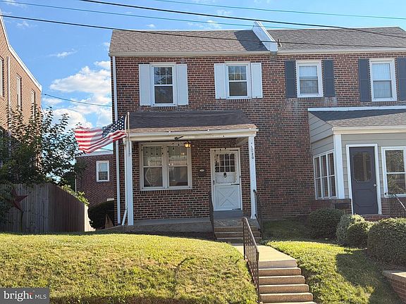 2nd image of 1720 Beech St