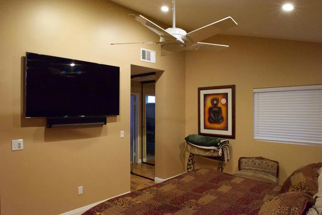 3 bed, 3.0 bath, 1469 sqft, $3,800 — Photo 4
