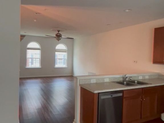 5th image of 1374 Parish Ave