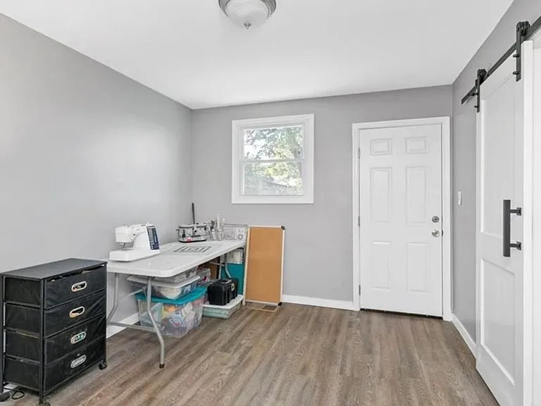 2224 Seminary Ave — Photo 10
