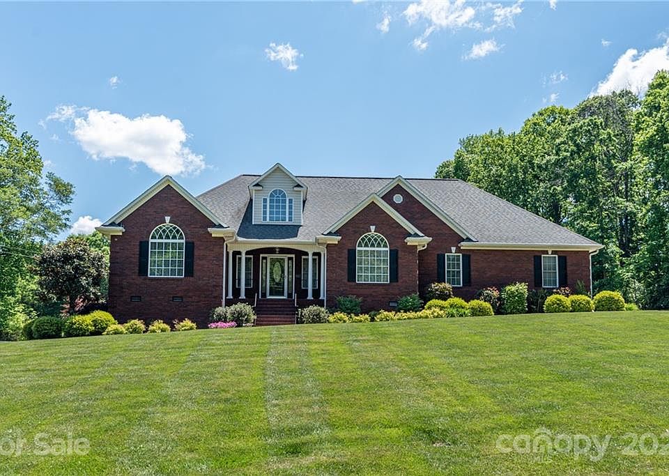 1st image of 119 Woodhill Dr
