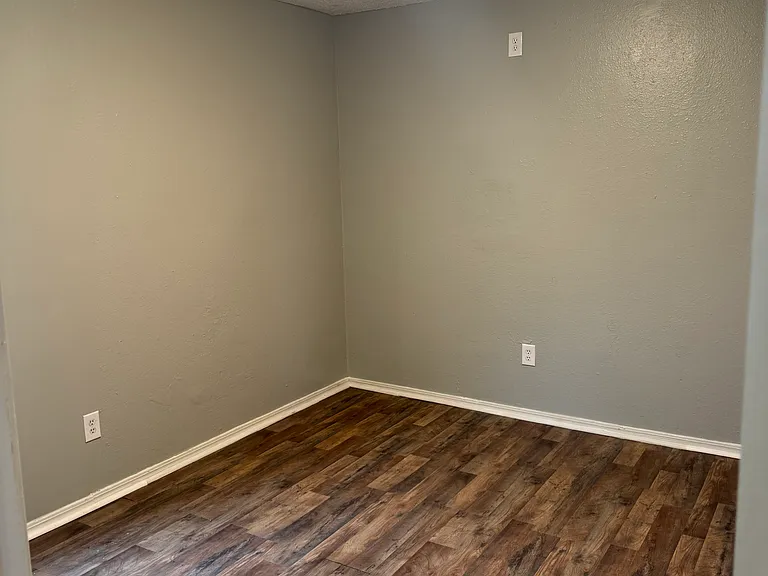 2212 S Air Depot Blvd — Photo 14
