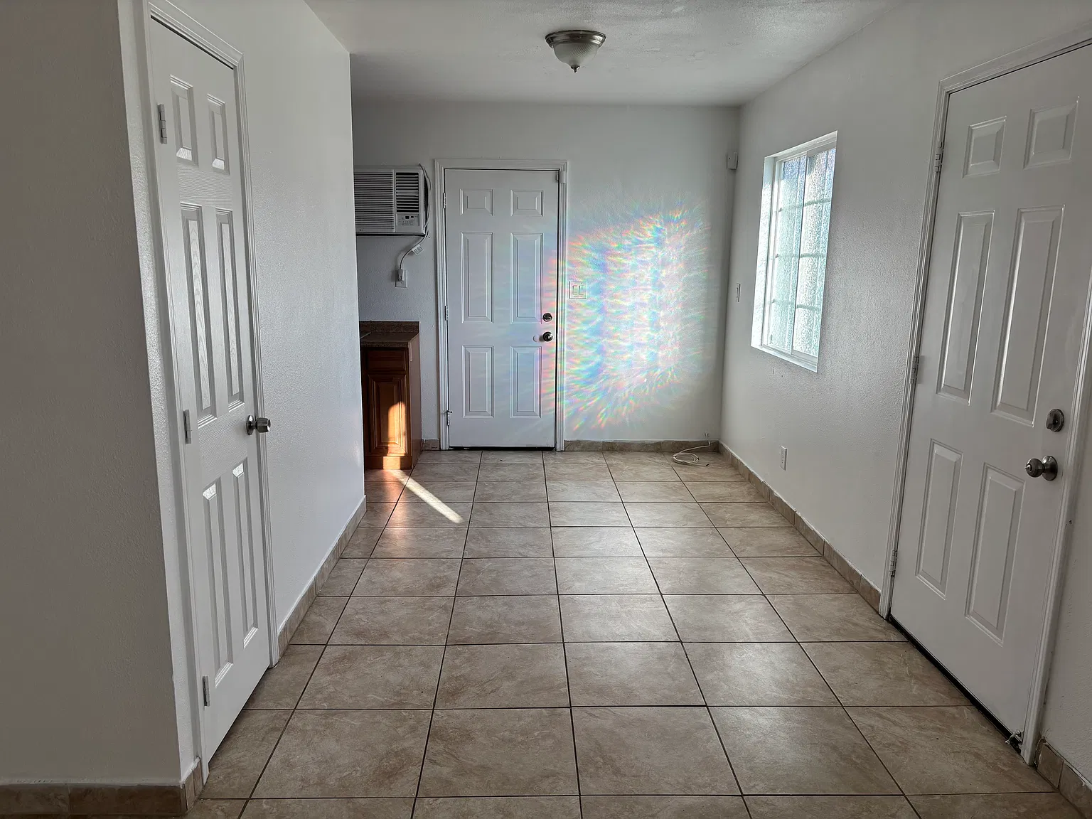 2 bed, 1000 sqft, $1,800 — Photo 2