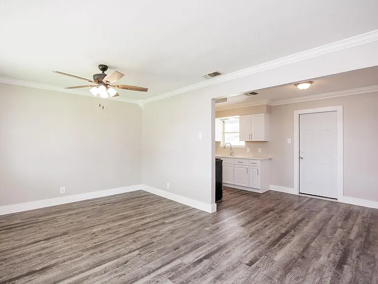 5322 Bonham St — Photo 2