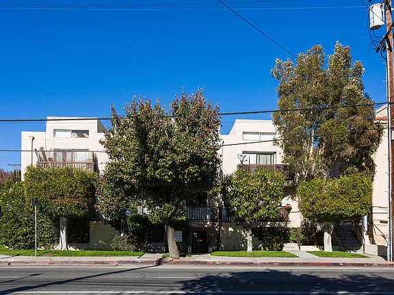 3rd image of 12653 Oxnard St APT 8