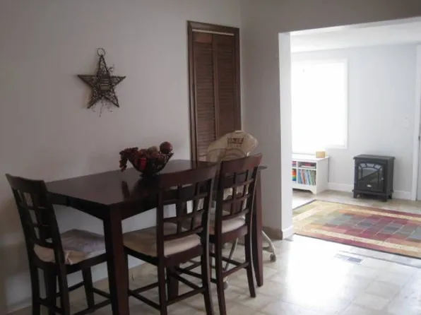 612 Douglas Ave, Dixon, IL 61021