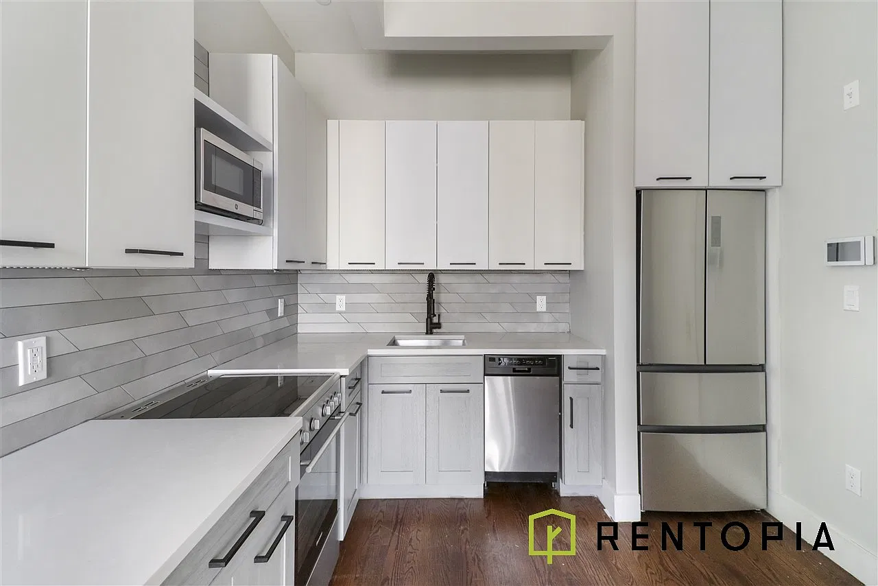 1009 Willoughby Avenue — Photo 2