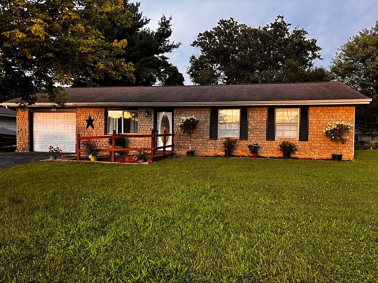 335 N Sycamore Dr — Photo 1