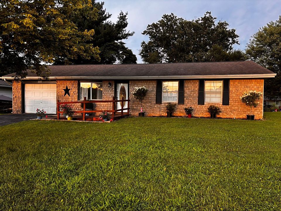 1st image of 335 N Sycamore Dr