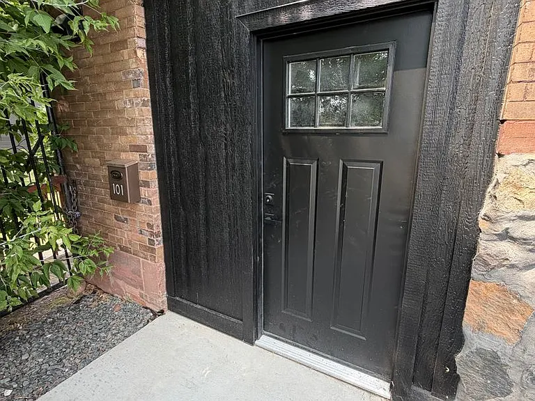 627 E 4th St — Photo 7