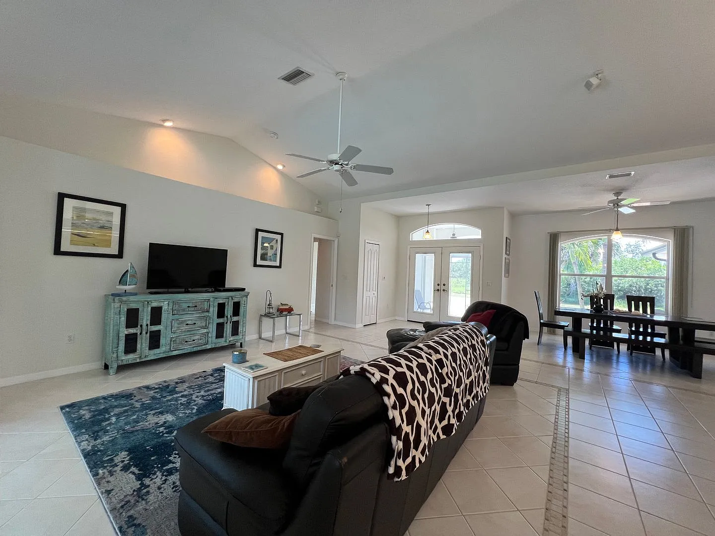 Furnished Short Term Rental - 3 Bed / 2 Bath - Single Family Pool Home - $5,000/Month ** Heated S... — Photo 3