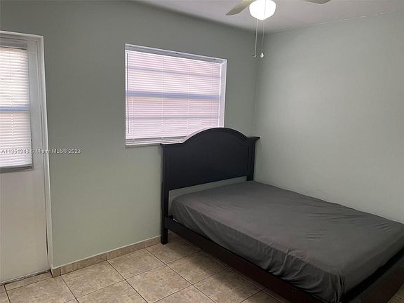 4th image of 236 SE 9th Ave APT 1-4