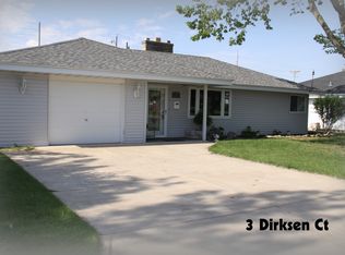 3 Dirksen Ct, Pekin, IL 61554