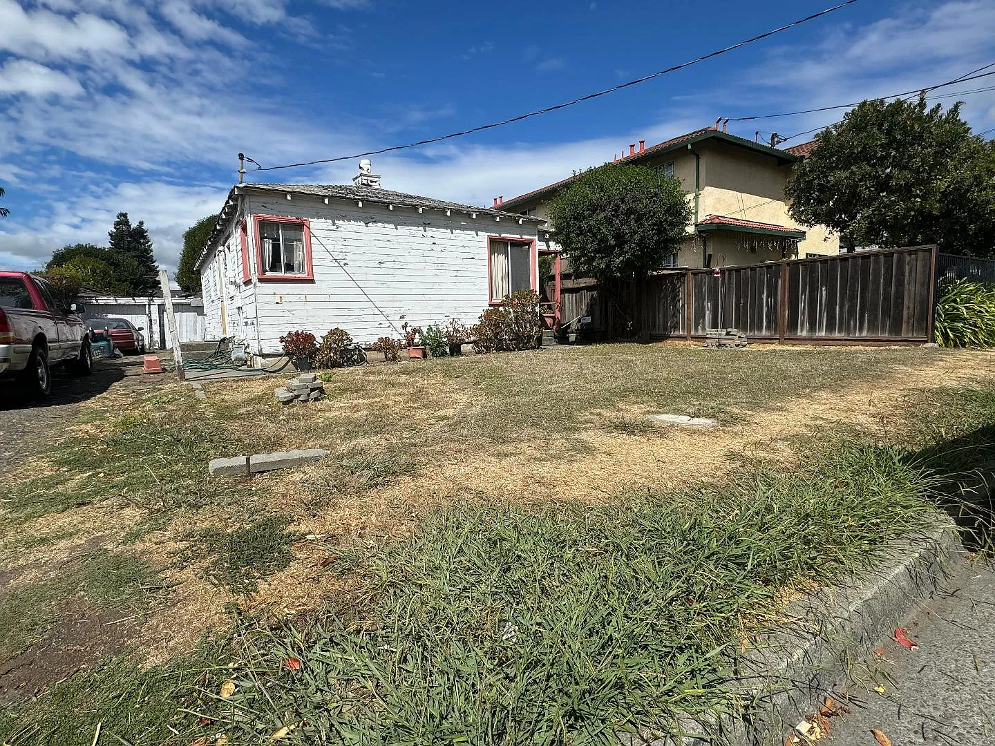 371 Bartlett Ave photo 1