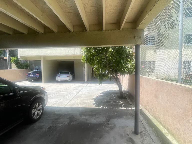 1604 W 27th St #1 — Photo 7