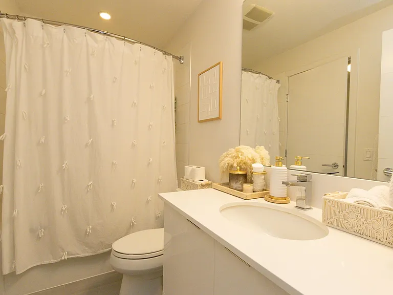723 W 3rd St #429 — Photo 14