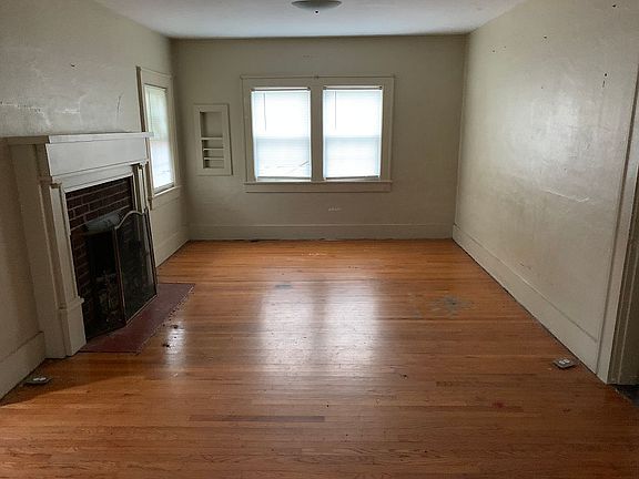 3rd image of 107 W Cherry St