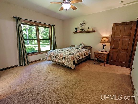 5th image of 126 Lakeshore Ln