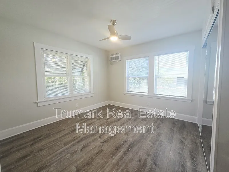 4 bed, 2.5 bath, $4,995 — Photo 2