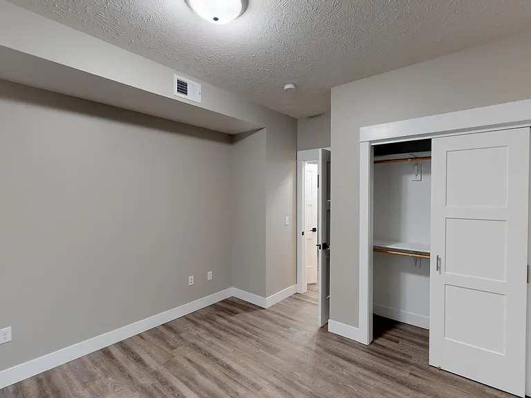 801 W Cedar St — Photo 13