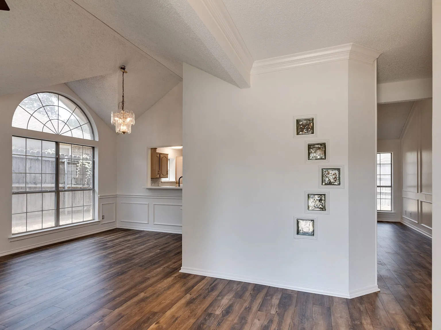 3 bed, 1609 sqft, $2,600 — Photo 2