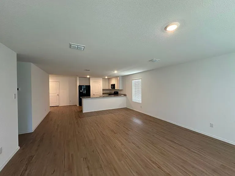 1132 Dashwood Dr — Photo 10