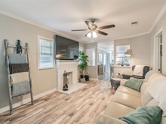 3rd image of 3707 N Dartmouth Ave