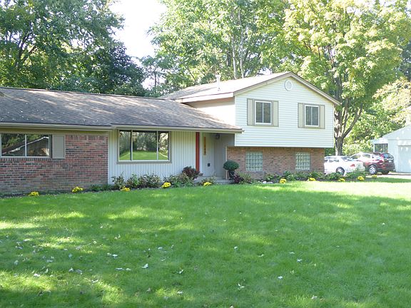 2nd image of 23869 Lynwood Dr