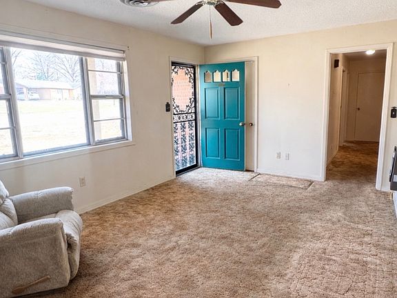 4th image of 866 Windsor Rd