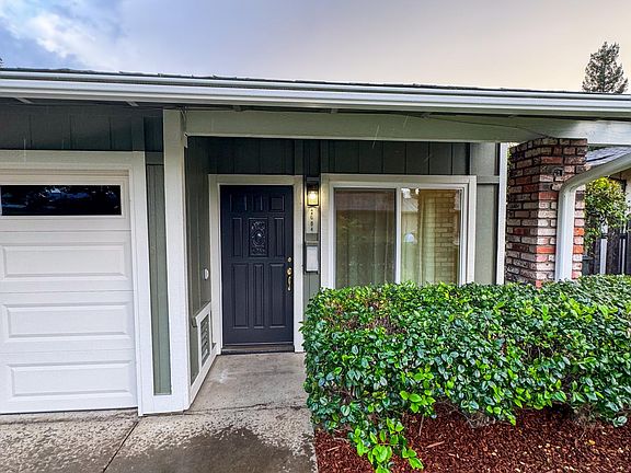 4th image of 2604 Latham Dr