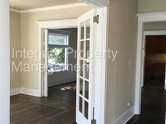 3rd image of 824 S Sheridan Ave