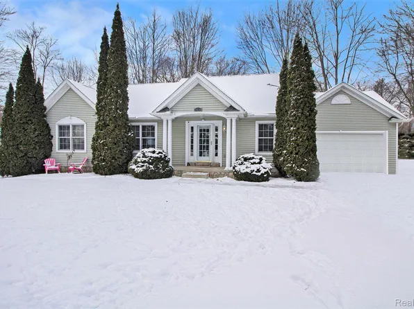 7438 Haviland Beach Dr, Linden, MI 48451