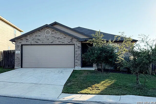 3 bed, 2.0 bath, 1345 sqft, $1,675 — Photo 3