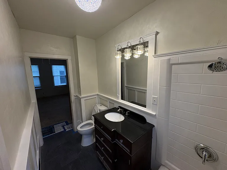 1110 E Hamilton St #201 — Photo 3