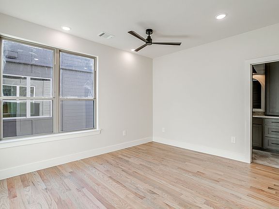 5th image of 2820 Weisenberger St #110