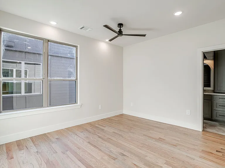 2820 Weisenberger St #110 — Photo 6