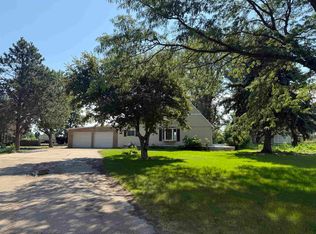 9523 CANAL RD, North Platte, NE 69101