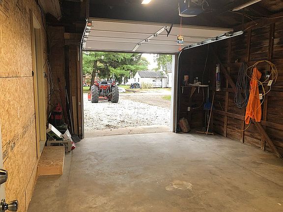 3rd image of 465 W Jefferson St