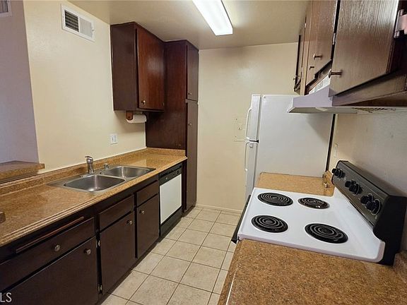 5th image of 23515 Lyons Ave Unit 240