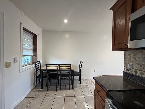 3rd image of 11 Evergreen St APT 2