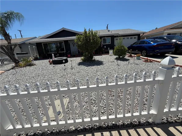 395 Jade Dr, Hemet, CA 92543