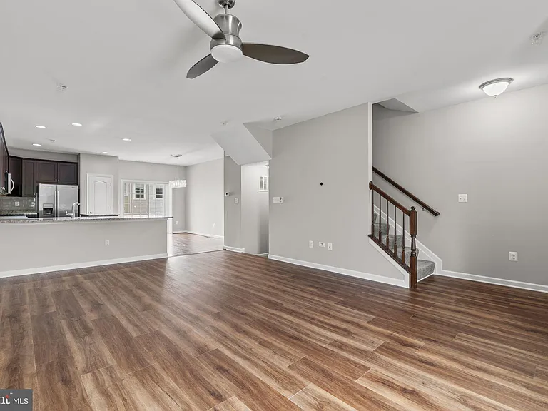 9442 Adelaide Ln — Photo 5