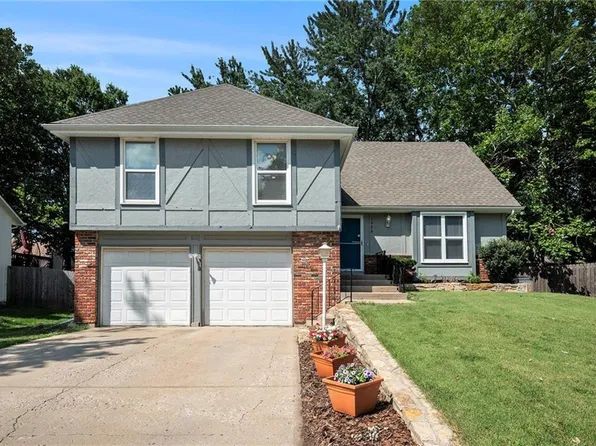 1958 E Sunvale Dr, Olathe, KS 66062