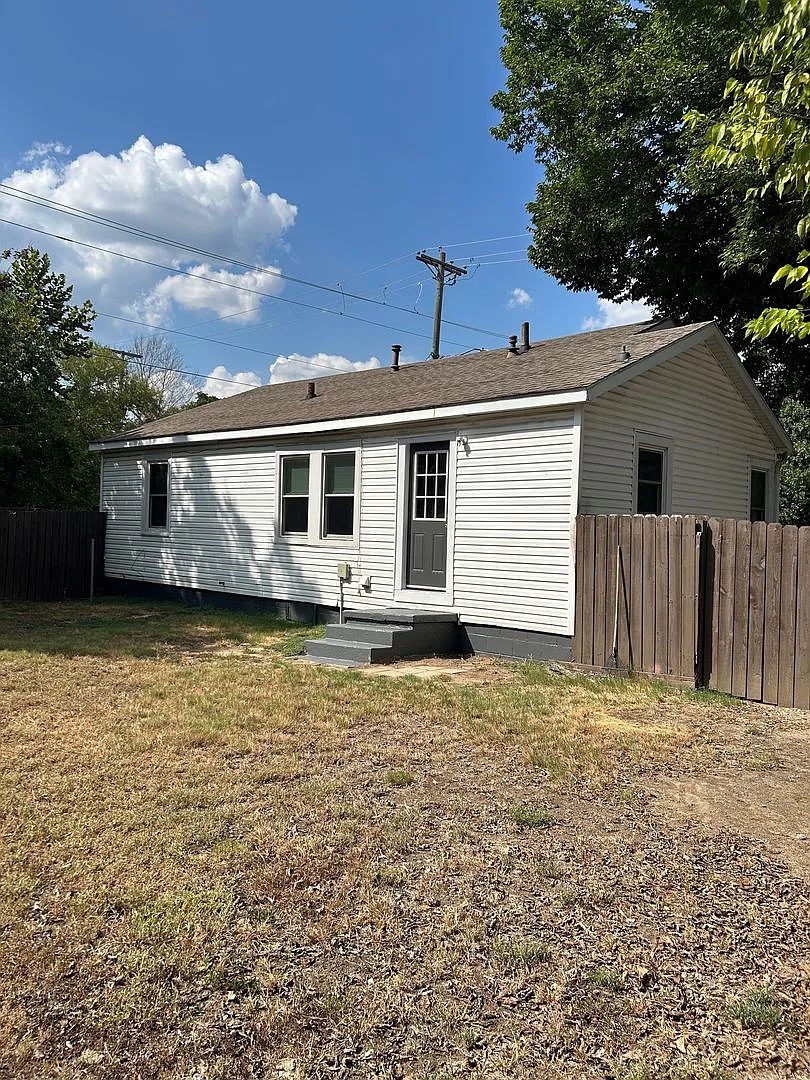 Nice Smaller Home For Rent — Photo 3