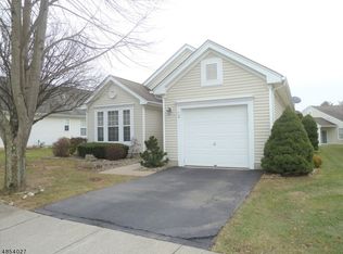 11 Buckingham Cir, Belvidere, NJ 07823